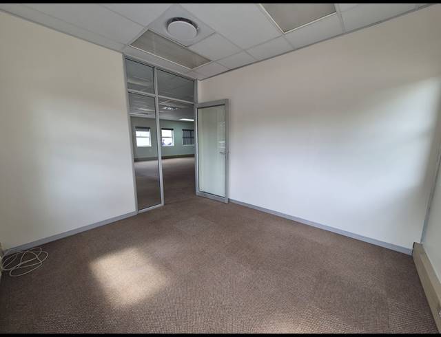 240M² OFFICE TO LET IN PAARDEPLAATS AH